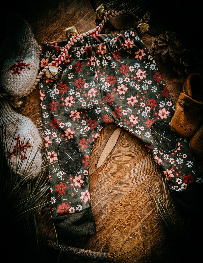 Holiday Floral   |  Adventure Leggings