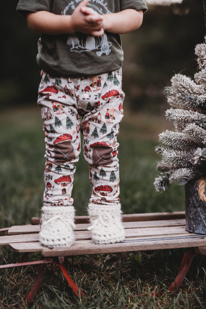 Gnome For Holidays    |  Adventure Leggings