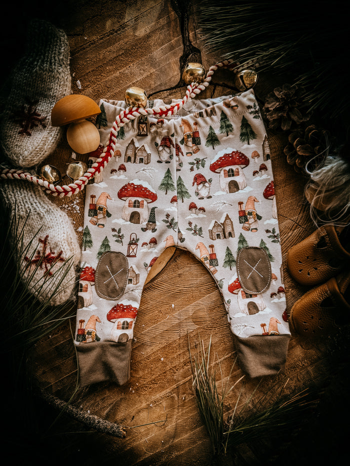 Gnome For Holidays    |  Adventure Leggings